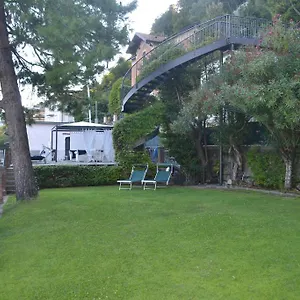 Nina Relais Boutique Bed & Breakfast Carate Urio